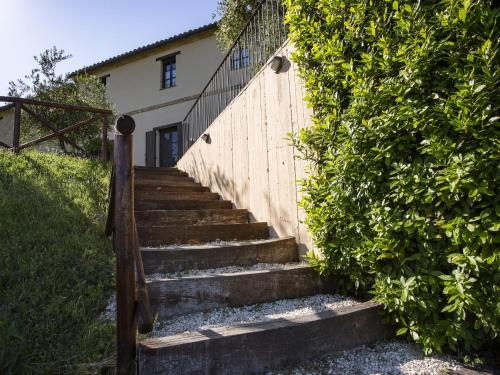 外觀, Farmhouse in Marche with Pool & Verdicchio Wines in 蒙泰卡羅托