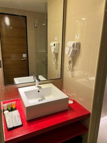 Deluxe King Room with Sky View image 6