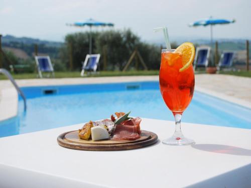 泳池, Farmhouse in Marche with Pool & Wine Tours in 蒙泰卡羅托