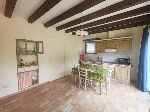 廚房, Apartment in Marche with Pool & Wine Tours in 蒙泰卡羅托