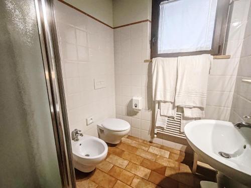 衛浴, Apartment in Marche with Pool & Wine Tours in 蒙泰卡羅托