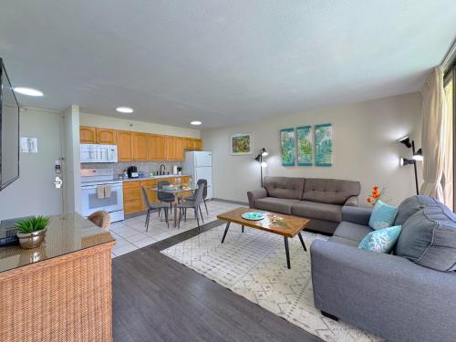 7FL Waikiki Condo, Steps to Beach with Free Parking, Honolulu