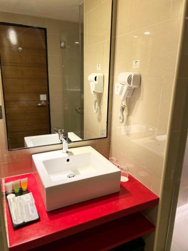 Superior Queen Room with Sky View image 5