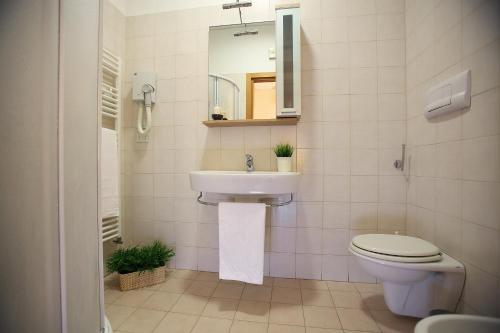 Bathroom, Hotel Sant' Antonio in Alberobello
