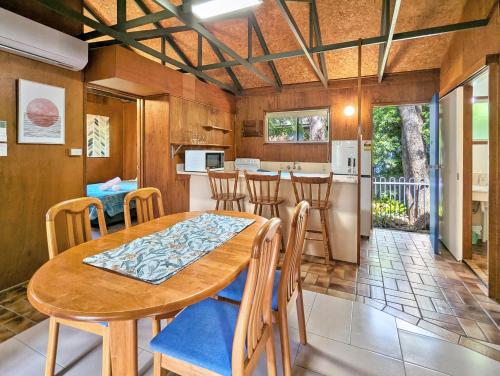 設施, 古姆格林山林小屋 (Gumnut Glen Cabins) in 耶蓬