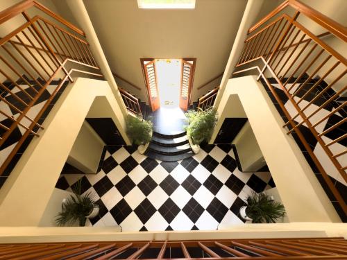 Lobby, Chateau Nesat in Chrous Pichnil