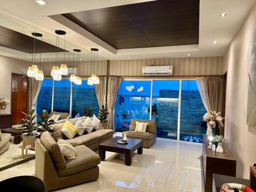 파타야 Phirom2 pool villa pattaya 3성급 싱글룸 스위트룸