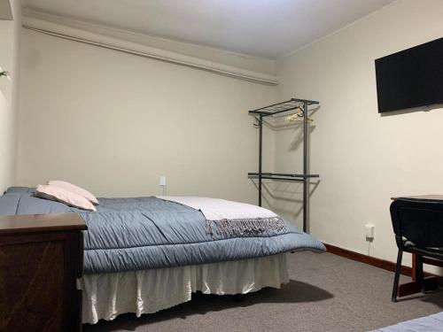 Standard Twin Room image 1