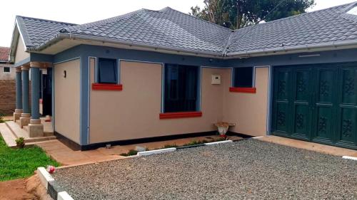 Vrt, 5 bedroom bungalow in Kisumu City in Kisumu