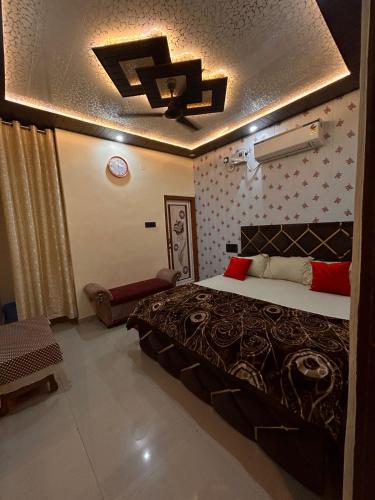 Deluxe Double Room image 3