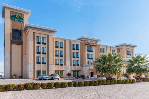 La Quinta by Wyndham Carlsbad - image 9