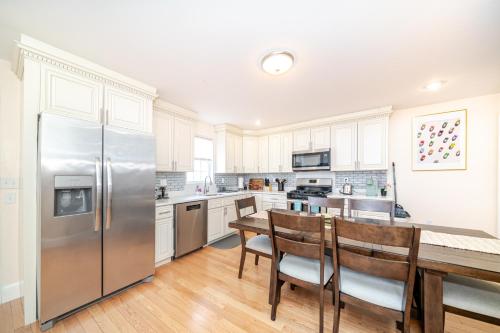 XMAS 15 PERCENT OFF !39-Newly Built Townhouse in Quincy, USA