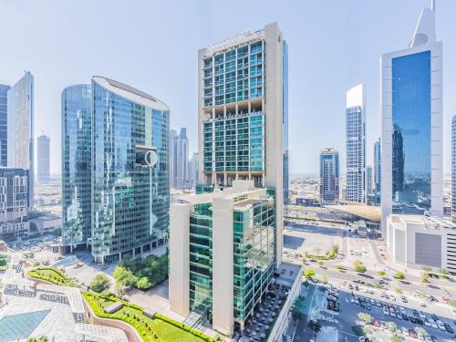 Luxury Apartment in the Iconic Park Towers - image 9