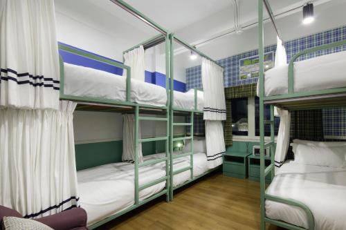 KITSCH HOTEL Room Type - 6-Bed Mixed Dormitory Room KITSCH HOTEL Room Type - 6-Bed Mixed Dormitory Room