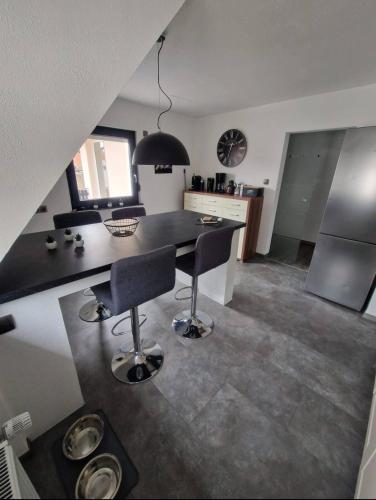 Konyha, Ferienwohnung am See Dillich - Eigener Garten - Ruhige Lage - Natur vor der Haustür (Ferienwohnung am See Dillich - Eigener eingezaunter Garten - Ruhige Lage - Hunde willkommen - Natur ) in Borken-Hessen