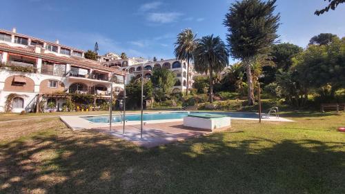 Interpares Swimmingpool by Del Parque Flats, Málaga