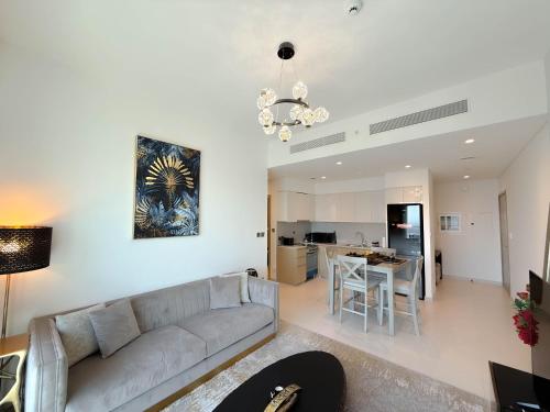 INA HOMES - Burj Royal 1 BR Stylish Apartment, Dubaj