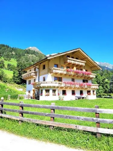 Santner alpine tauern living - Panoramic apartments with free parking - free welcome card in Virgen, Österreich