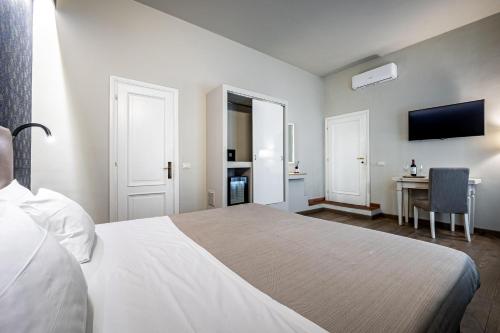 Double Room image 3