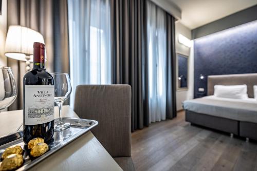 Double Room image 8