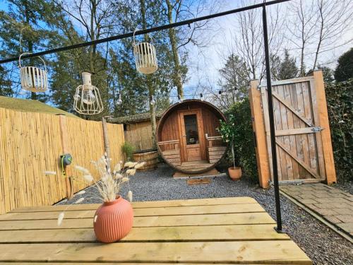 VELUWE Holiday Home With Private Sauna and Fenced Garden