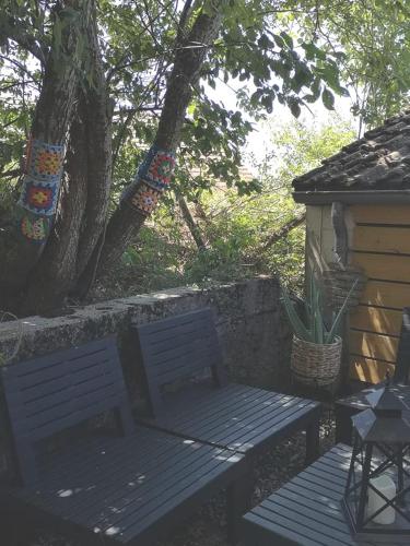 CHALET COSY "LE CABETON" AVEC SAUNA à St Laurent en Grandvaux - du samedi au samedi uniquement (CHALET COSY A LA MONTAGNE AVEC SAUNA TONNEAU situe a St Laurent en Grandvaux - Proche lacs cascades ) in แซ็ง-ปิแยร์