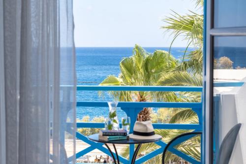 Kamari Beach Hotel - image 12