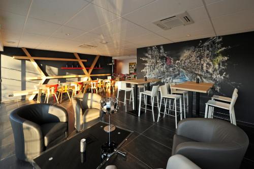 Colmar Hotel - image 10