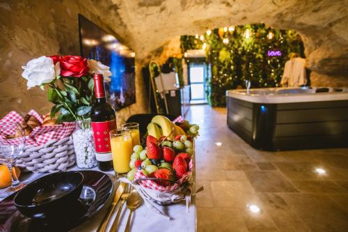 餐飲選擇, La Grotte Fleurie - Classé 5 Étoiles (La Grotte Fleurie - Classe 5 Etoiles) in 聖弗龍德普拉杜