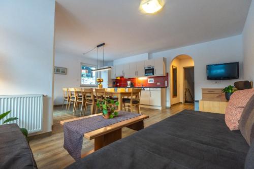Two-Bedroom Deluxe Apartment with Balcony