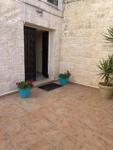 Family Spacious newly furnished 2 Bedroom 2 bath - main image