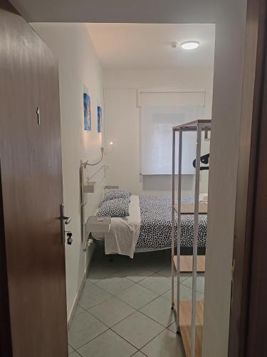 Economy Double Room image 10
