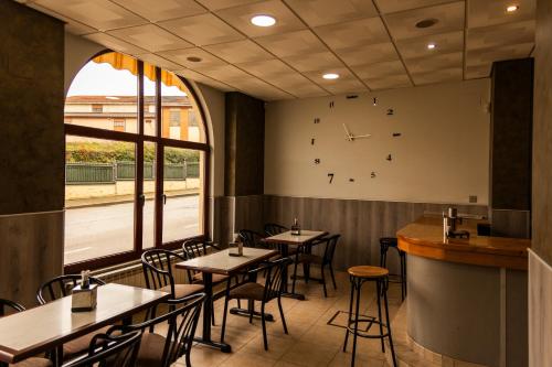 Restorāns, Hostal La Maravillosa in Valderas (Castile and León)