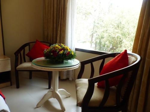 room detail thumbnail 2