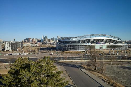 Courtyard by Marriott Denver Downtown West - image 3