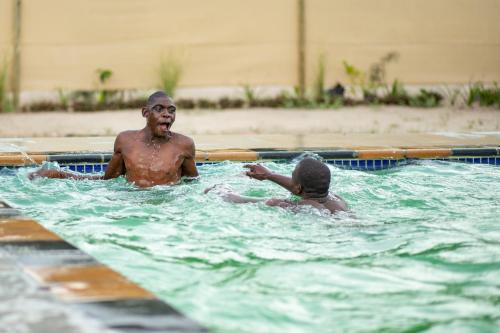 Piscină, Se xaxa Camp in Maun