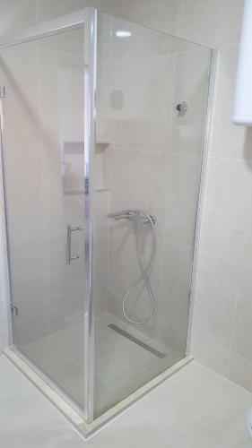 Zuhanyzó, Meli Apartman in Krimovica