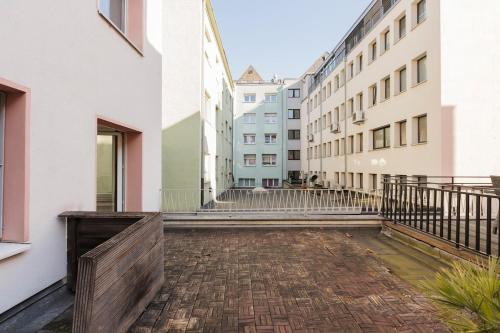 Beautiful modern apartment & central