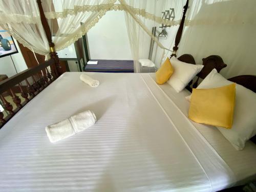 Deluxe Triple Room image 5