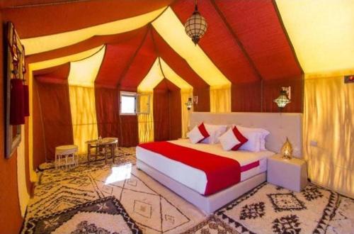 Desert Night Luxury Camp in 梅思佳