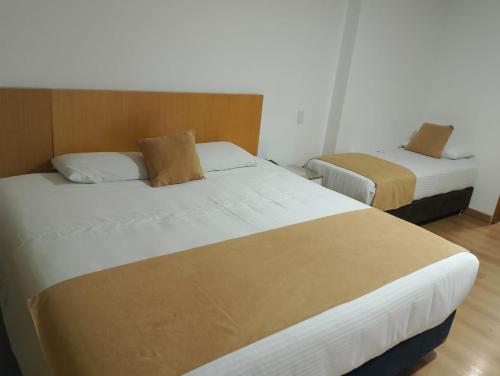 1 double bed, 1 twin bed