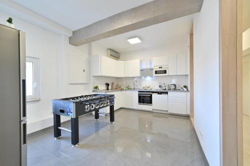 Yello Homes - Luxus Loft für bis zu 7 Personen nähe Airport & Messe, Tischfußball & Whirlpool, Norymberga (zdjęcie 4)