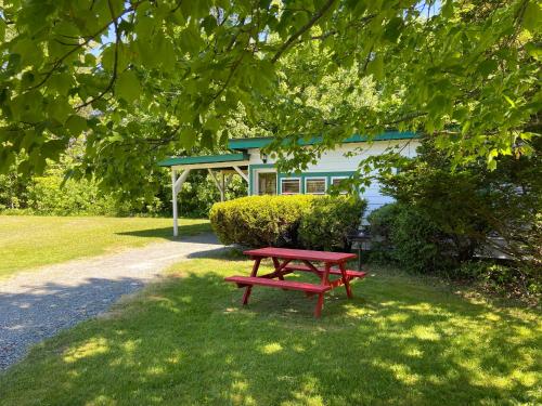 . PATIO MOTOR COURT