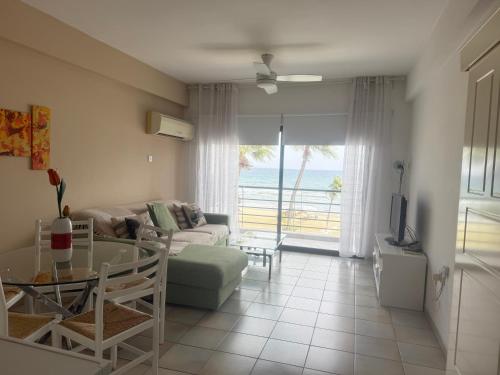 One-Bedroom Apartment with Sea View image 2