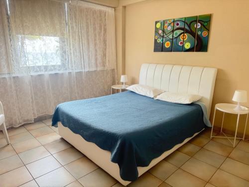 One-Bedroom Apartment with Sea View image 5