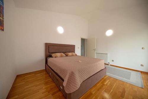Two-Bedroom Apartment with Balcony and Sea View image 7
