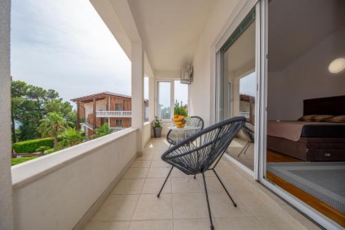 Two-Bedroom Apartment with Balcony and Sea View image 3