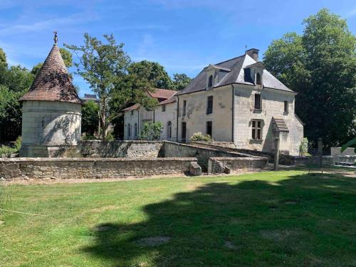 Renaissance manor La Vieille Brèche gîte à louer Parçay-sur-Vienne