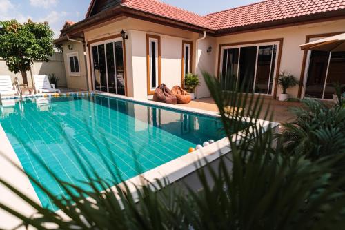 Queen Massarossa Pool Villa Pattaya-25 - พัทยา