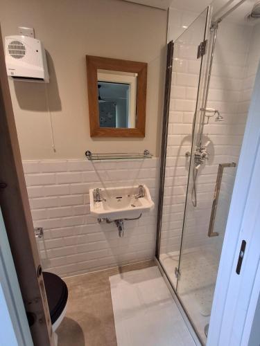Private Ensuite Room, Swallowcliffe - Sutton Waldron